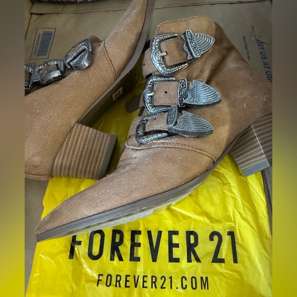 Forever 21 Brown Multi-Buckle Ankle Suede material Boots - NWT - no box - Size 6 - Picture 2 of 6